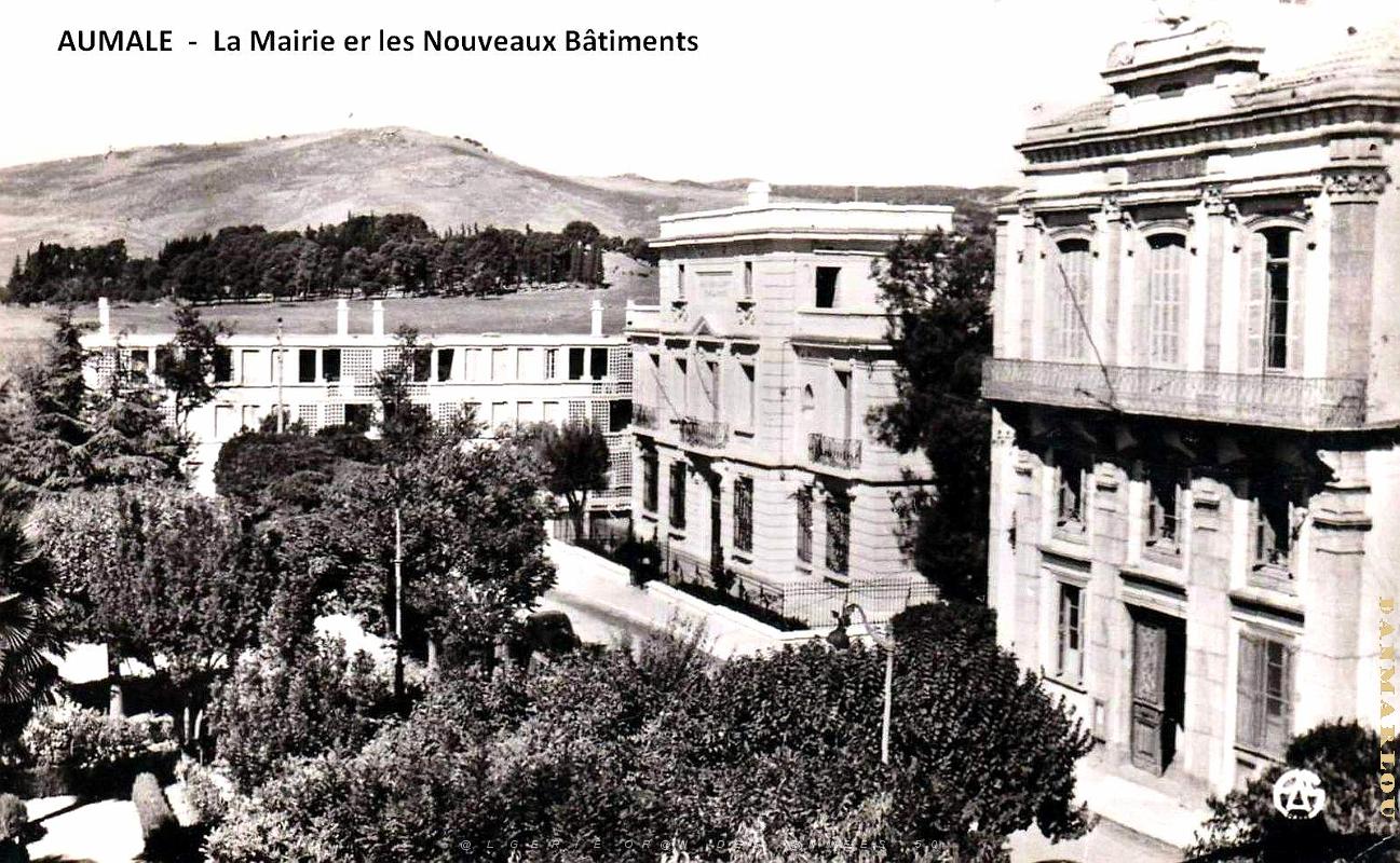 Aumale - Mairie et Nouveaux Logements.jpg